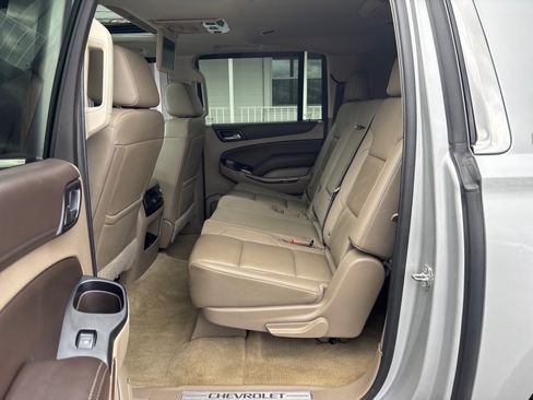 Used 2018 Chevrolet Suburban LT image 16