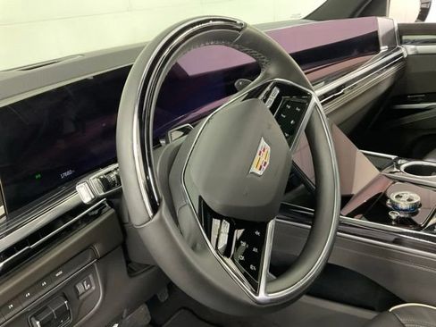 Used 2025 Cadillac Escalade Sport AWD/4WD image 19