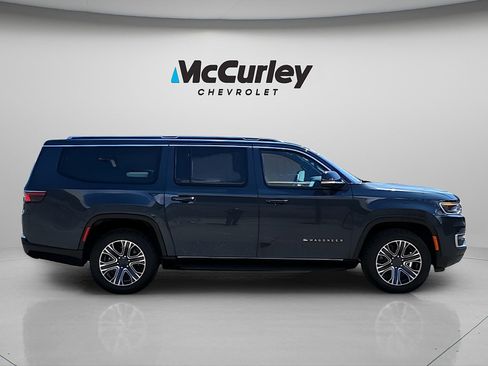Used 2024 Jeep Wagoneer L Series II w/ Flexible Seating Group AWD/4WD image 8