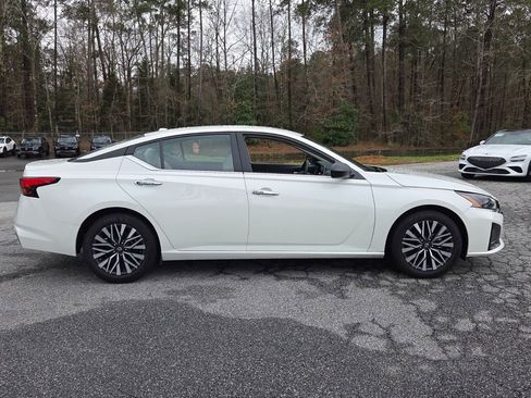 Used 2025 Nissan Altima 2.5 SV image 13