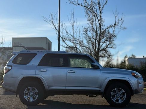 Used 2015 Toyota 4Runner SR5 image 6