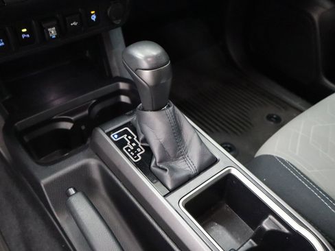 Used 2022 Toyota Tacoma TRD Sport w/ Technology Package image 20