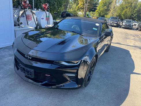 Used 2017 Chevrolet Camaro SS image 2