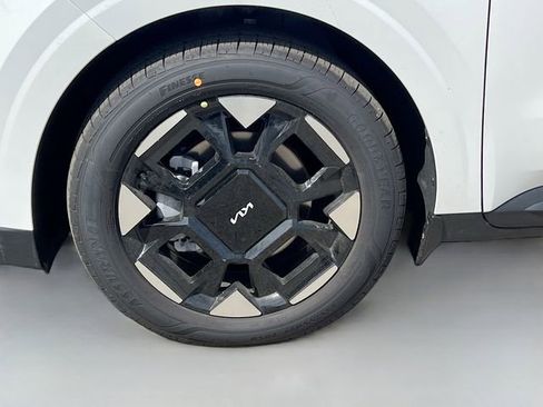 New 2026 Kia Carnival EX FWD image 33