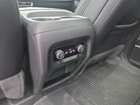 Used 2026 Chevrolet Traverse High Country AWD/4WD image 17