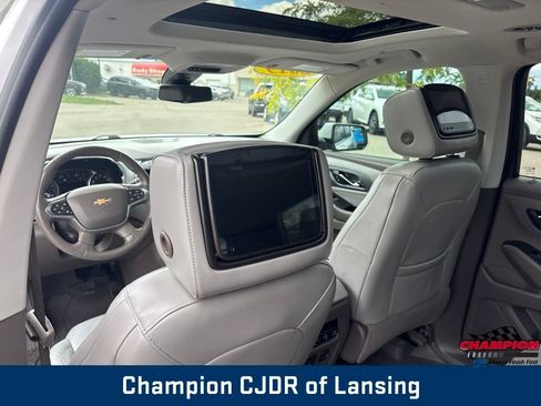Used 2019 Chevrolet Traverse Premier w/ Driver Confidence II Package FWD image 15
