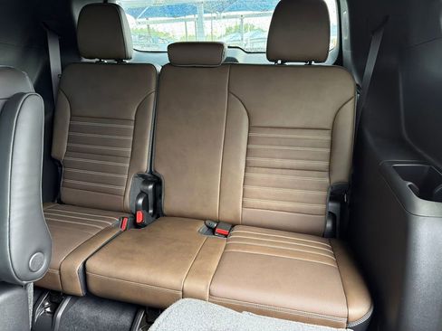 New 2026 GMC Acadia Denali Ultimate w/ LPO, Floor Liner Package AWD/4WD image 22
