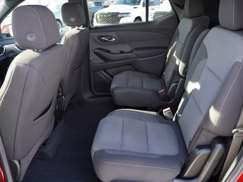 Used 2022 Chevrolet Traverse LT image 18