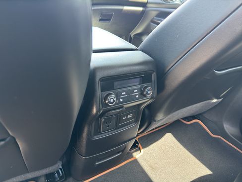 Used 2022 GMC Acadia AT4 w/ Technology Package AWD/4WD image 10