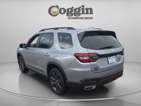 Used 2023 Honda Pilot Sport image 3