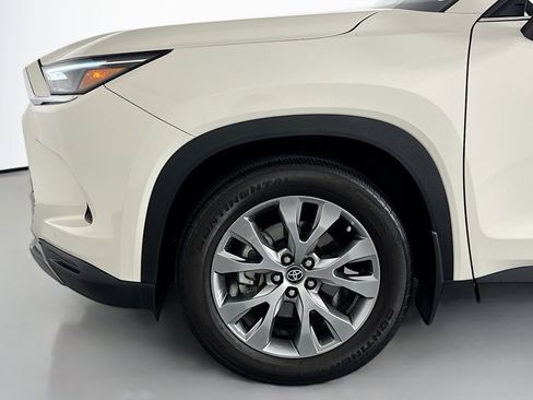 Used 2024 Toyota Grand Highlander FWD image 11
