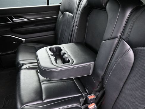 Used 2024 Jeep Wagoneer L Series III w/ Flexible Seating Group AWD/4WD image 26