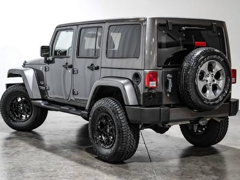 Used 2016 Jeep Wrangler Unlimited Sahara w/ Max Tow Package AWD/4WD image 12