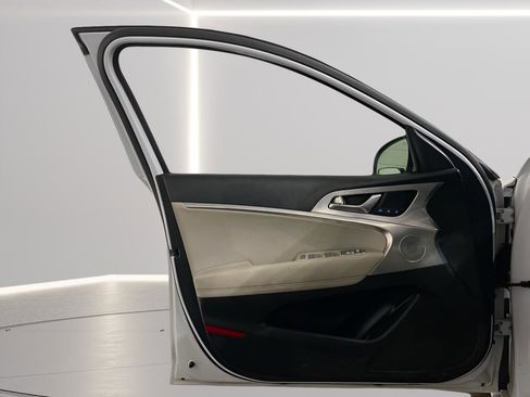 Used 2019 Genesis G70 2.0T Advanced w/ Elite Package image 9