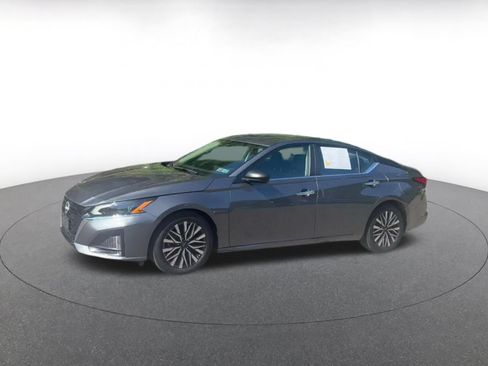 Used 2025 Nissan Altima 2.5 SV FWD image 7
