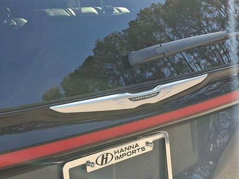 Used 2022 Chrysler Pacifica Touring-L image 34