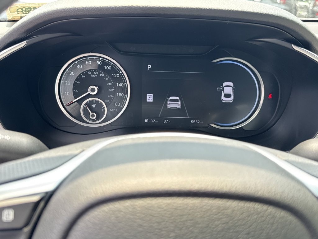 Used 2025 Genesis G70 2.5T RWD image 27