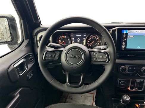 New 2025 Jeep Gladiator Sport image 12