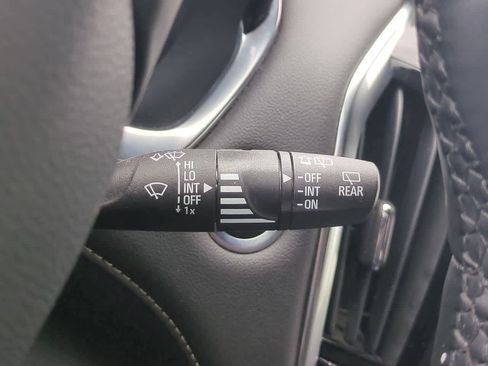 Used 2023 Chevrolet Traverse LT AWD/4WD image 26