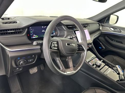 Used 2023 Jeep Grand Cherokee Overland image 13