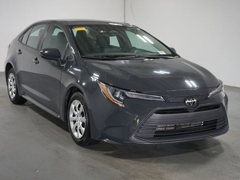 Used 2024 Toyota Corolla LE image 3
