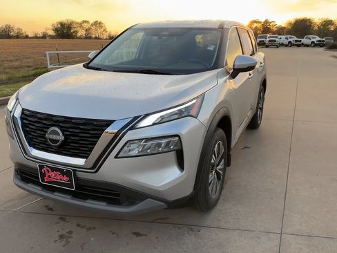 Used 2023 Nissan Rogue SV AWD/4WD image 4