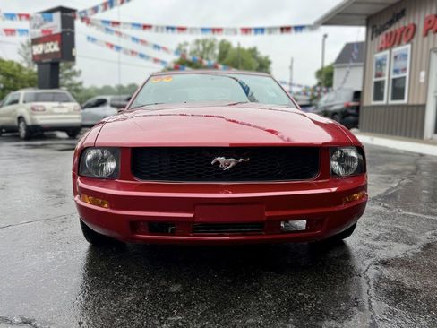 Used 2006 Ford Mustang Convertible RWD image 3