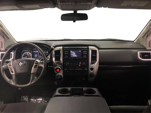 Used 2018 Nissan Titan SV image 17