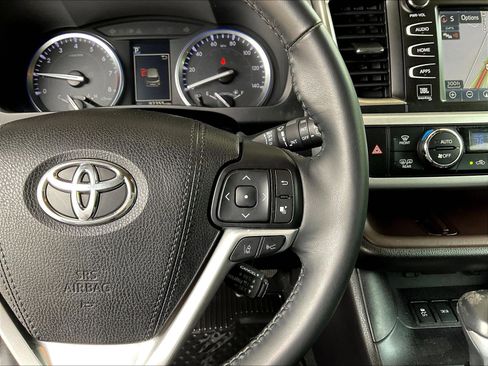Used 2018 Toyota Highlander Limited AWD/4WD image 12