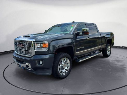 Used 2018 GMC Sierra 2500 Denali w/ Duramax Plus Package AWD/4WD image 3