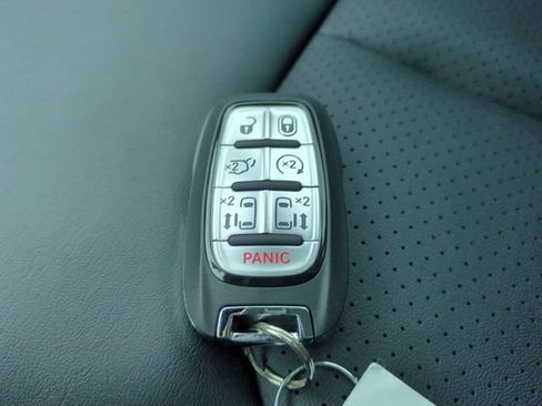 New 2026 Chrysler Pacifica Select AWD/4WD image 30