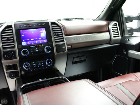 Used 2021 Ford F350 Platinum w/ Tremor Off-Road Package image 19