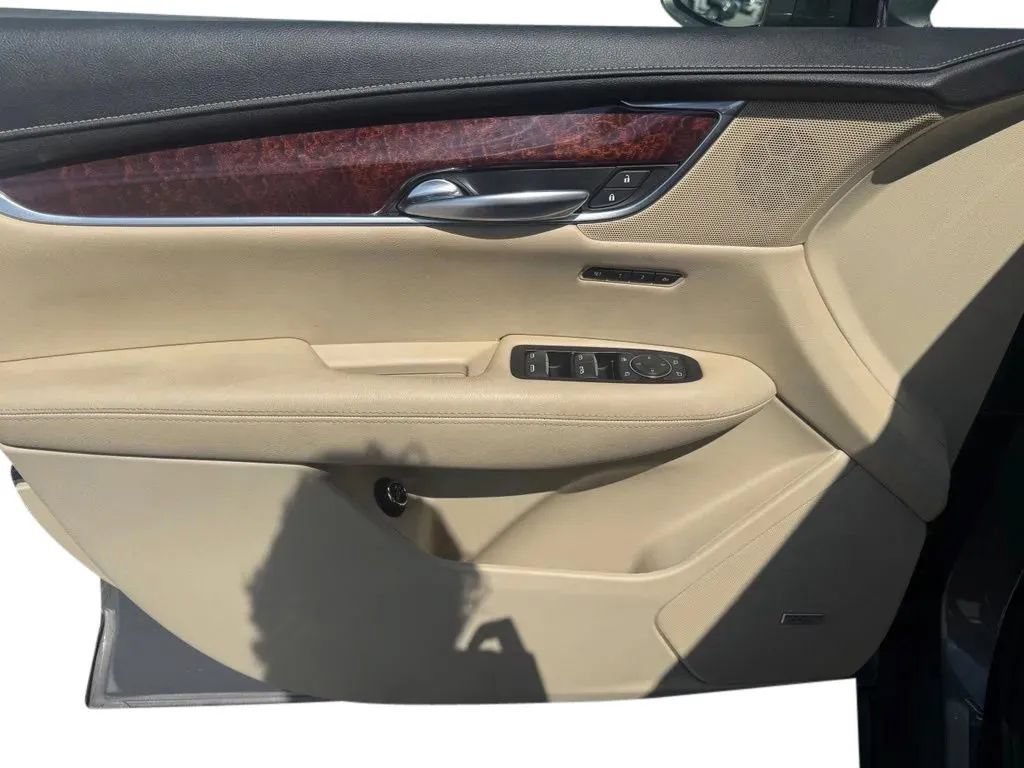 Used 2018 Cadillac XT5 Luxury w/ Driver Awareness Package FWD image 11