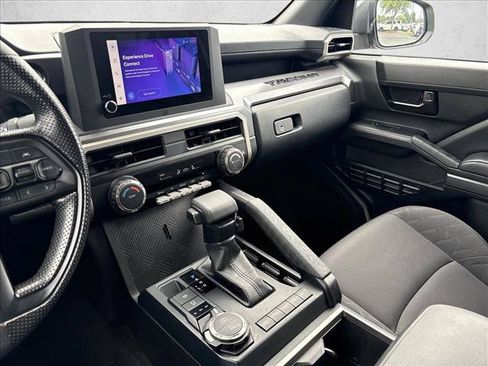 Certified 2025 Toyota Tacoma SR5 AWD/4WD image 18