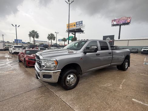 Used 2024 RAM 3500 Tradesman w/ Chrome Appearance Group image 8
