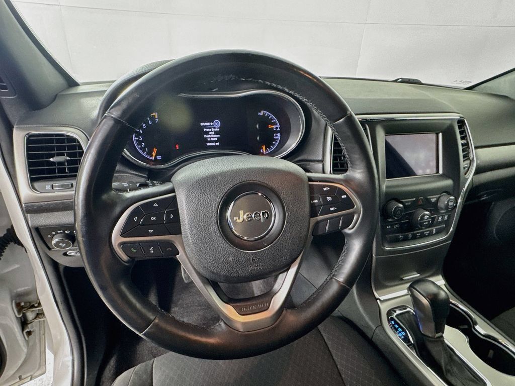 Used 2018 Jeep Grand Cherokee Laredo AWD/4WD image 11