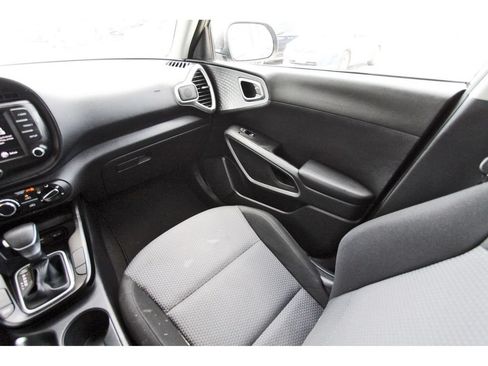 Used 2024 Kia Soul LX w/ Option Group 015 FWD image 11