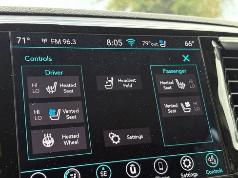 Used 2020 Chrysler Pacifica Limited FWD image 15