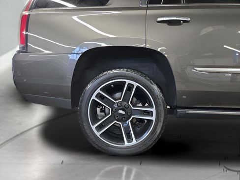 Used 2020 Cadillac Escalade Premium Luxury image 15