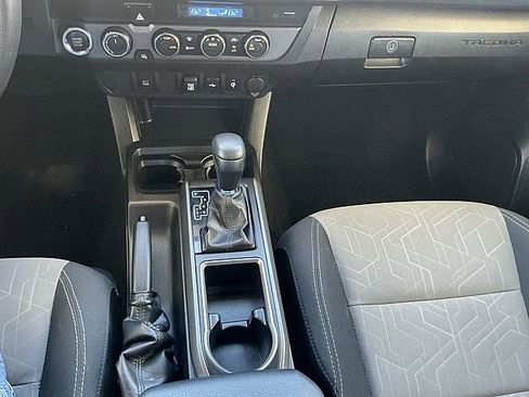 Used 2022 Toyota Tacoma TRD Off-Road image 22