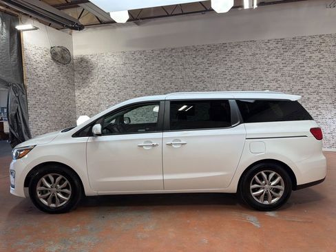 Used 2019 Kia Sedona EX FWD image 4