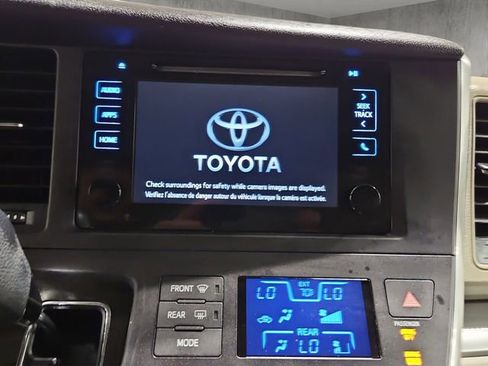 Used 2015 Toyota Sienna LE FWD image 3