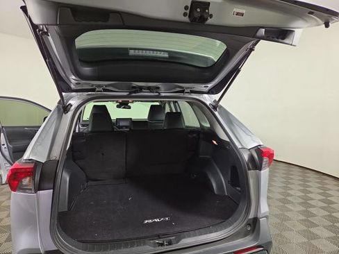 Used 2019 Toyota RAV4 LE w/ Carpet Mat Package AWD/4WD image 29