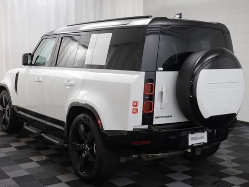 Used 2025 Land Rover Defender 110 X-Dynamic SE image 15