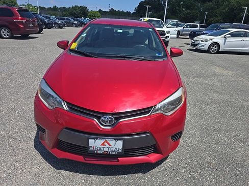 Used 2015 Toyota Corolla LE FWD image 2