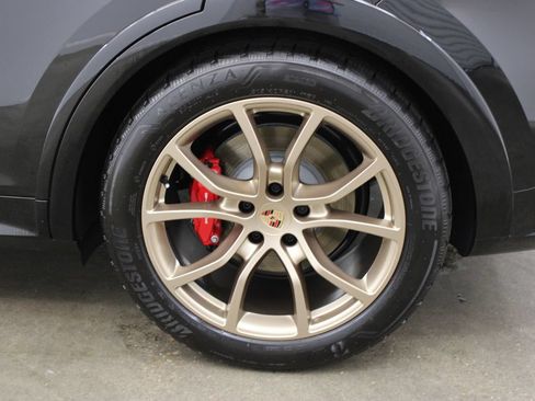 Used 2026 Porsche Cayenne GTS AWD/4WD image 13