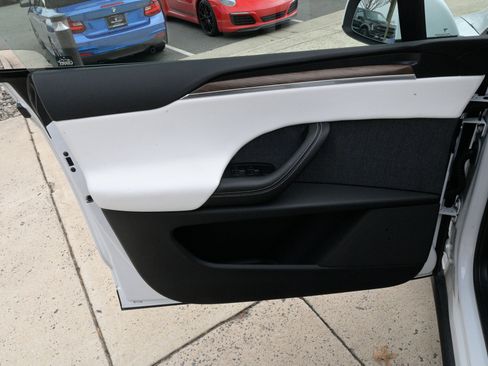 Used 2022 Tesla Model X image 19