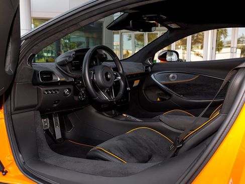 Used 2025 McLaren Artura RWD image 34