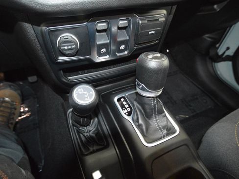 Used 2024 Jeep Wrangler Sport image 21