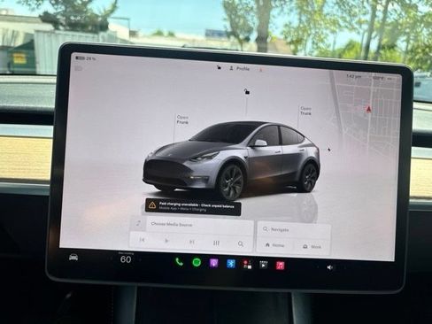 Used 2025 Tesla Model Y Long Range AWD/4WD image 18
